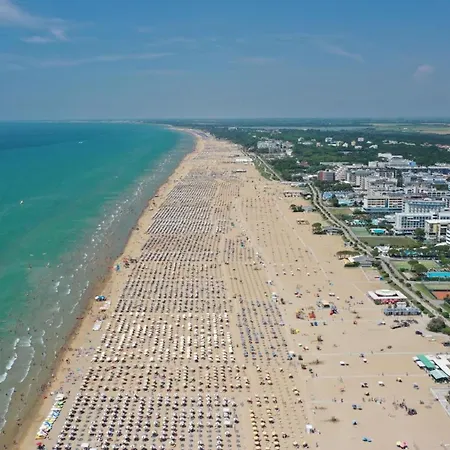 Flat In A Seafront Building With Swimming Pool Appartement Bibione