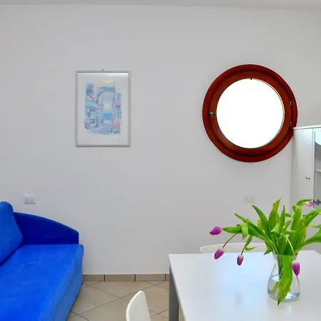 Flat In A Seafront Building With Swimming Pool Бібіоне